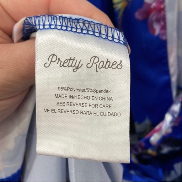 Beautiful Floral Robe - Picture 4 of 4